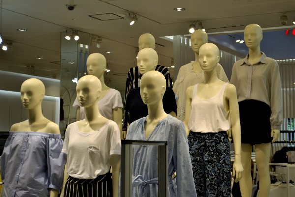 Angelo Ferrari ti aiuta a creare vetrine per il tuo negozio di abbigliamento